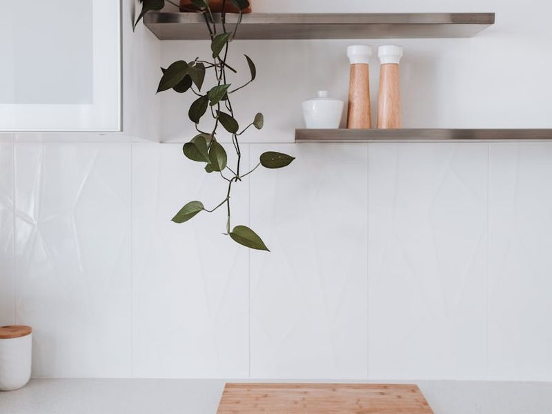 A calm and spacious room with natural light suitable for exercises.